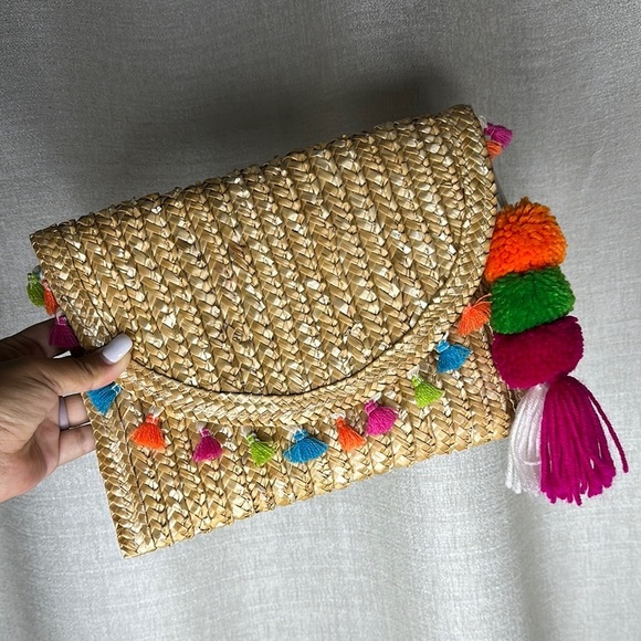 Shiraleah Fortuna Natural straw clutch with Pom poms - Picture 2 of 4
